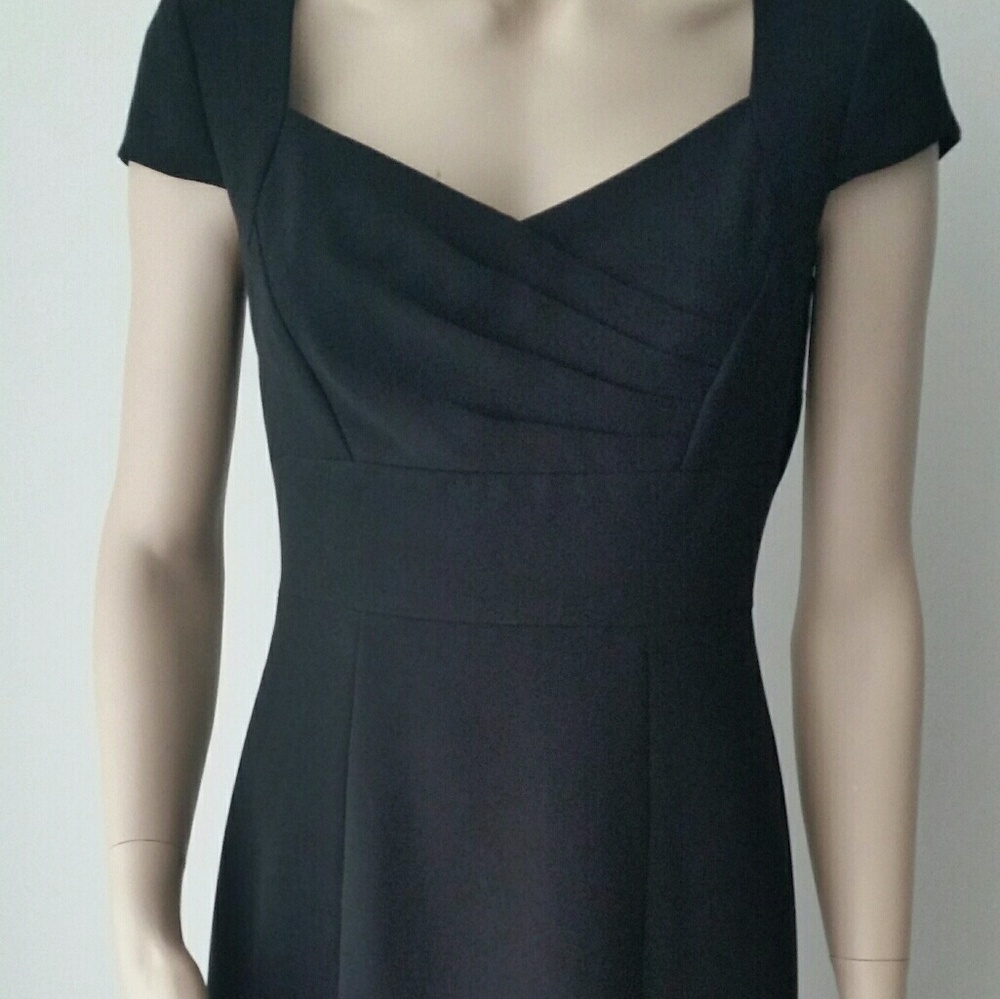 Tahari Black Cap Sleeve Sheath Dress, Pre-owned